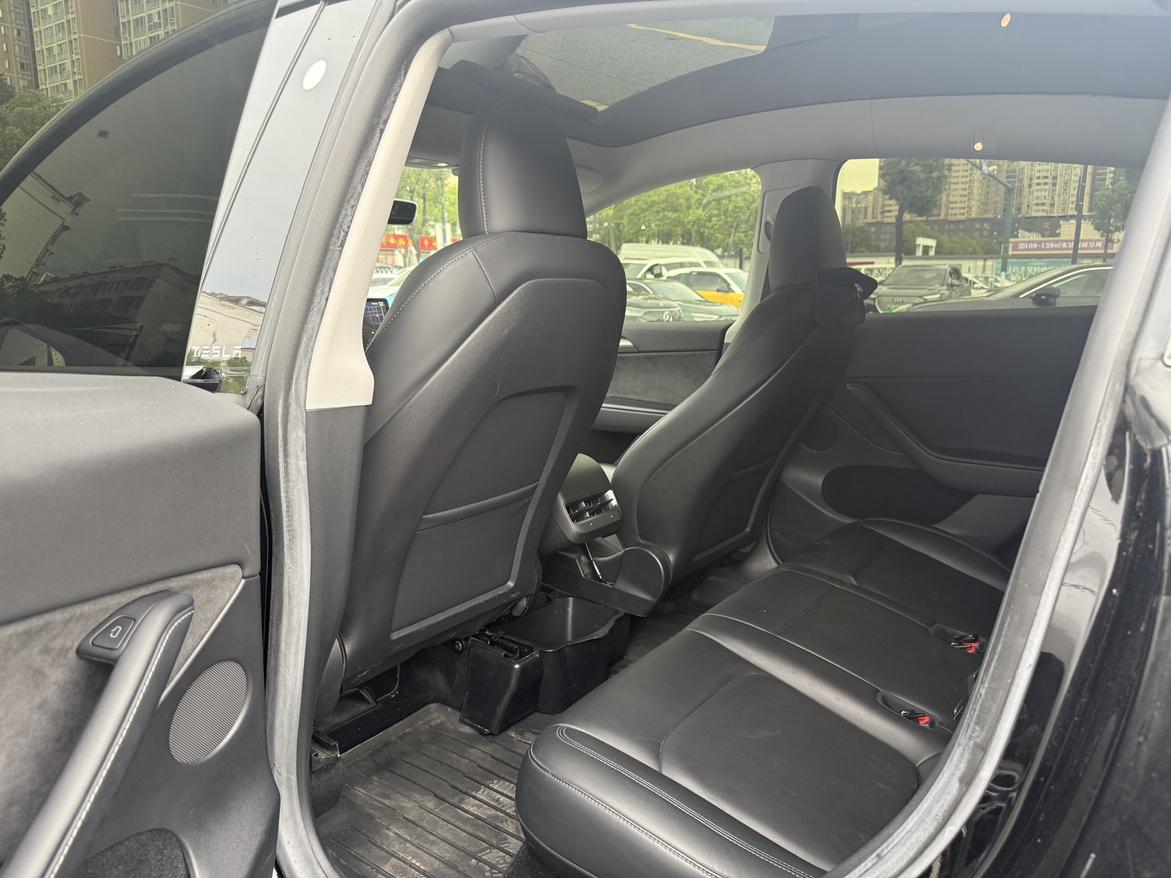 Tesla Model Y 2022 thumb 8