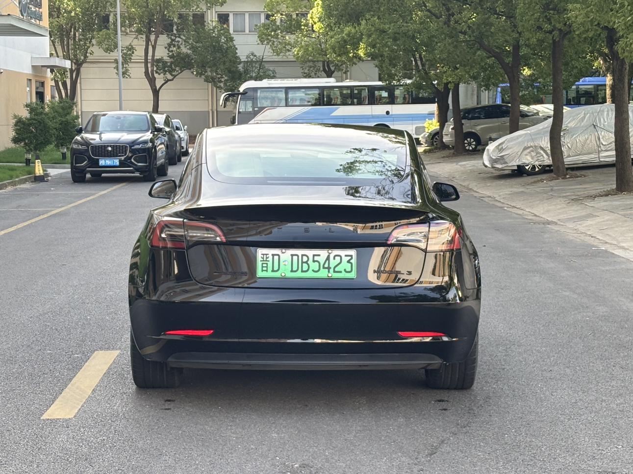 Tesla Model 3 2021 thumb 2