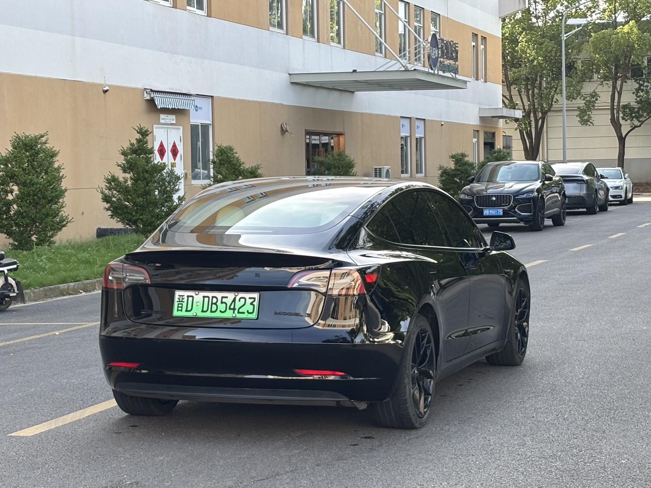 Tesla Model 3 2021 thumb 3