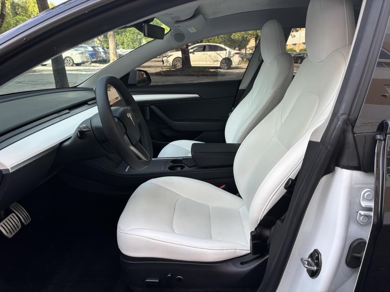 Tesla Model 3 2021 thumb 9