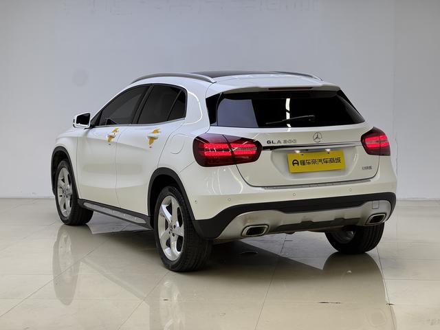 Mercedes-Benz GLA 2018 thumb 3
