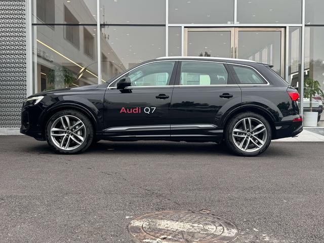 Audi Q7 2025 thumb 11