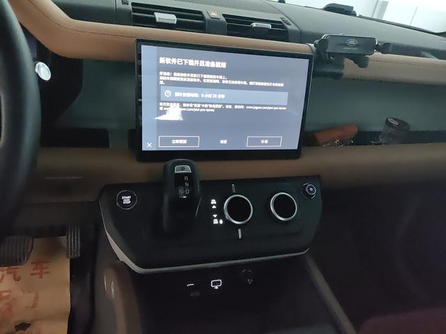 Land Rover Defender 2024 thumb 6