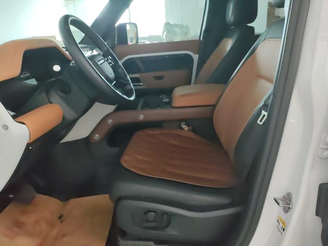 Land Rover Defender 2024 thumb 8
