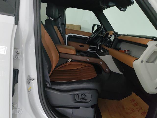 Land Rover Defender 2024 thumb 9