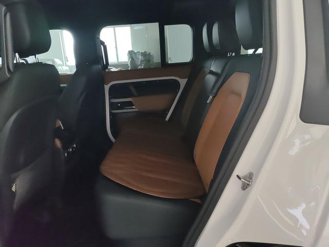 Land Rover Defender 2024 thumb 10