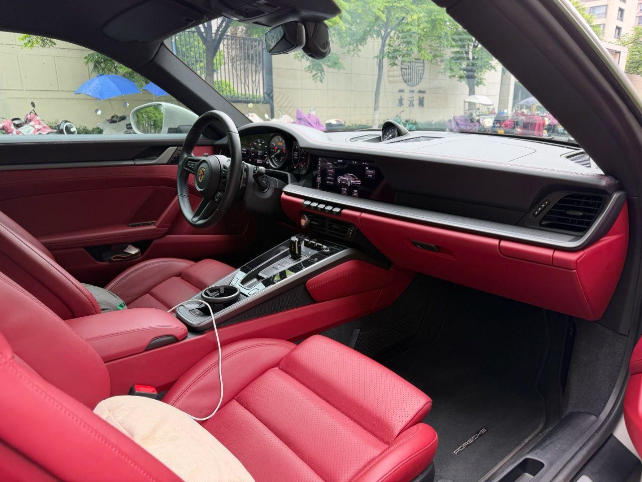 Porsche 911 2020 thumb 4