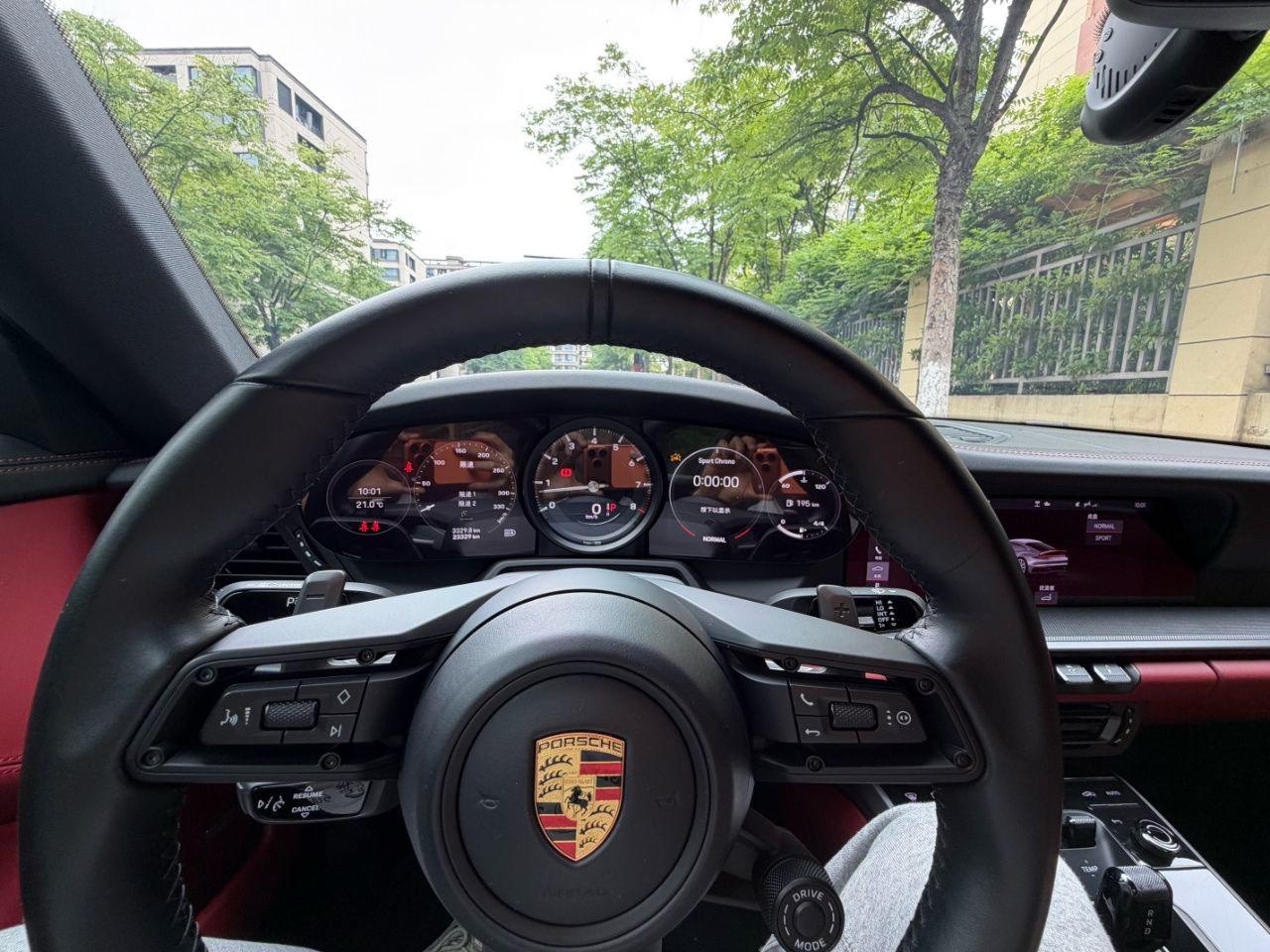 Porsche 911 2020 thumb 6