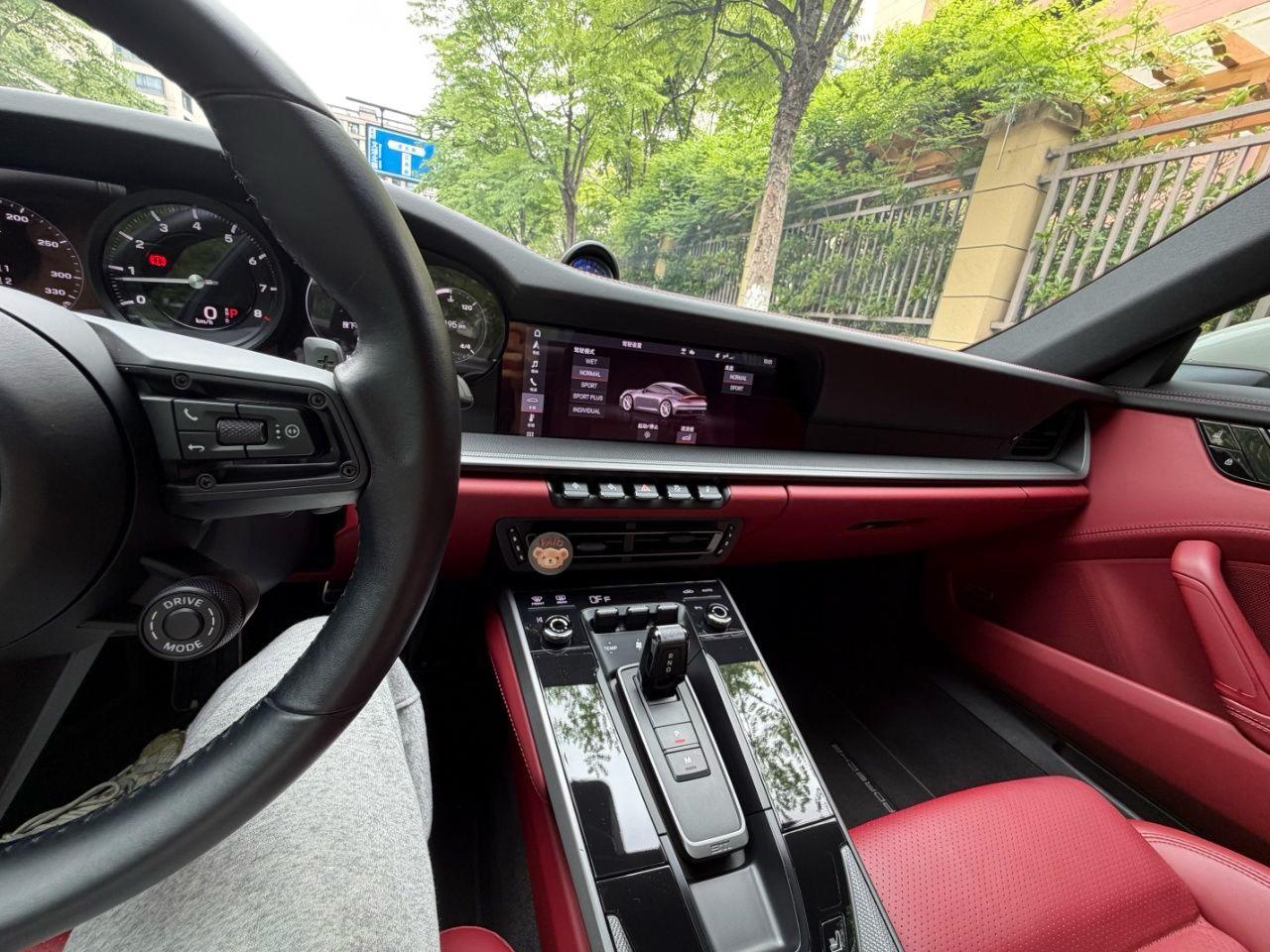 Porsche 911 2020 thumb 7