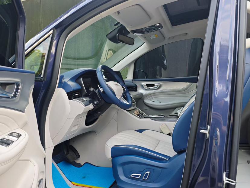 Roewe iMAX8 2022 thumb 4