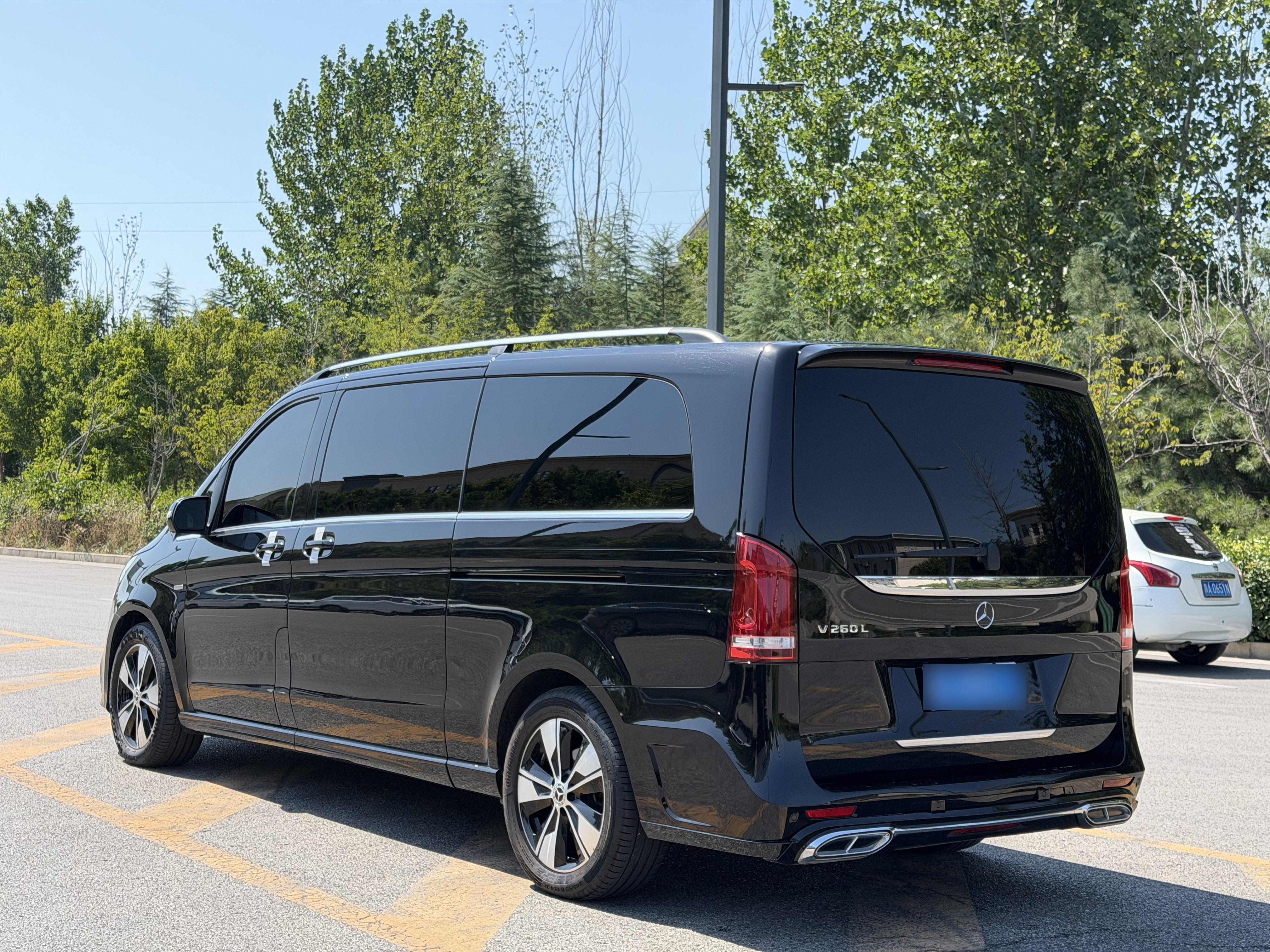 Mercedes-Benz V-Класс 2022 thumb 2