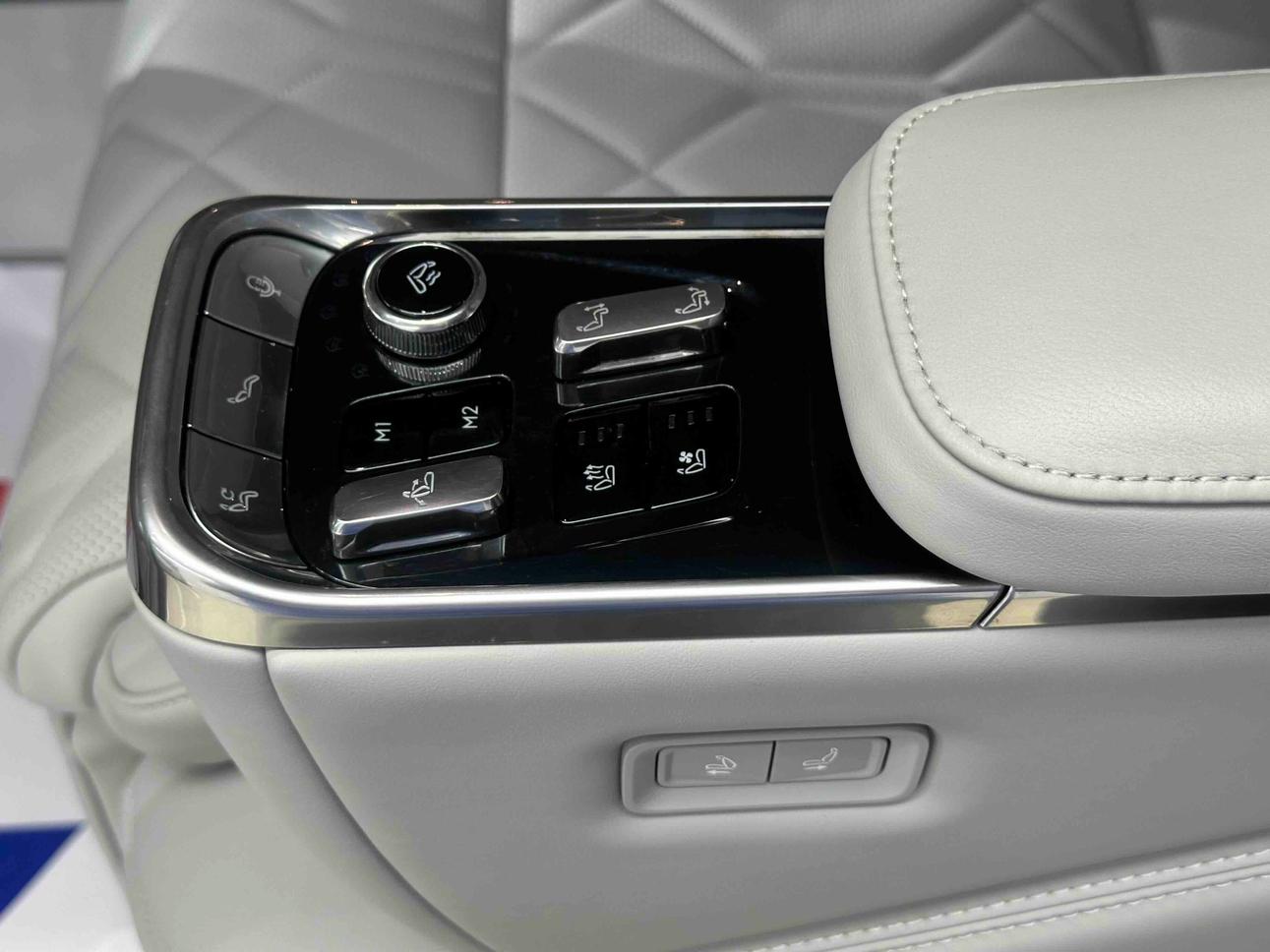 Volvo EM90 2025 thumb 6