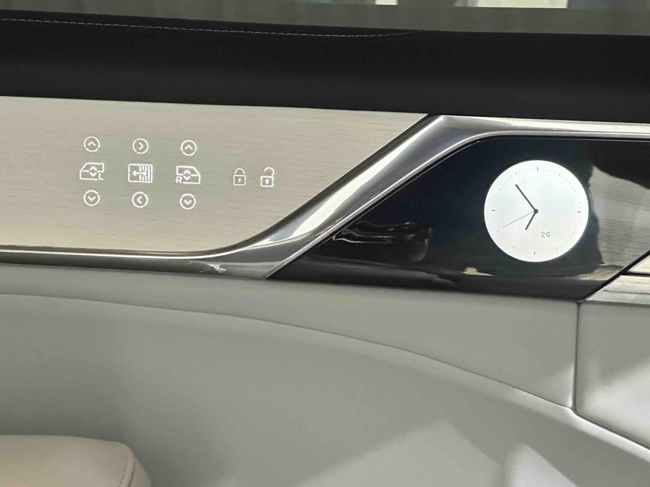 Volvo EM90 2025 thumb 10
