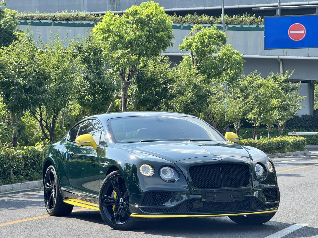 Bentley Ou Lu 2017 thumb 11