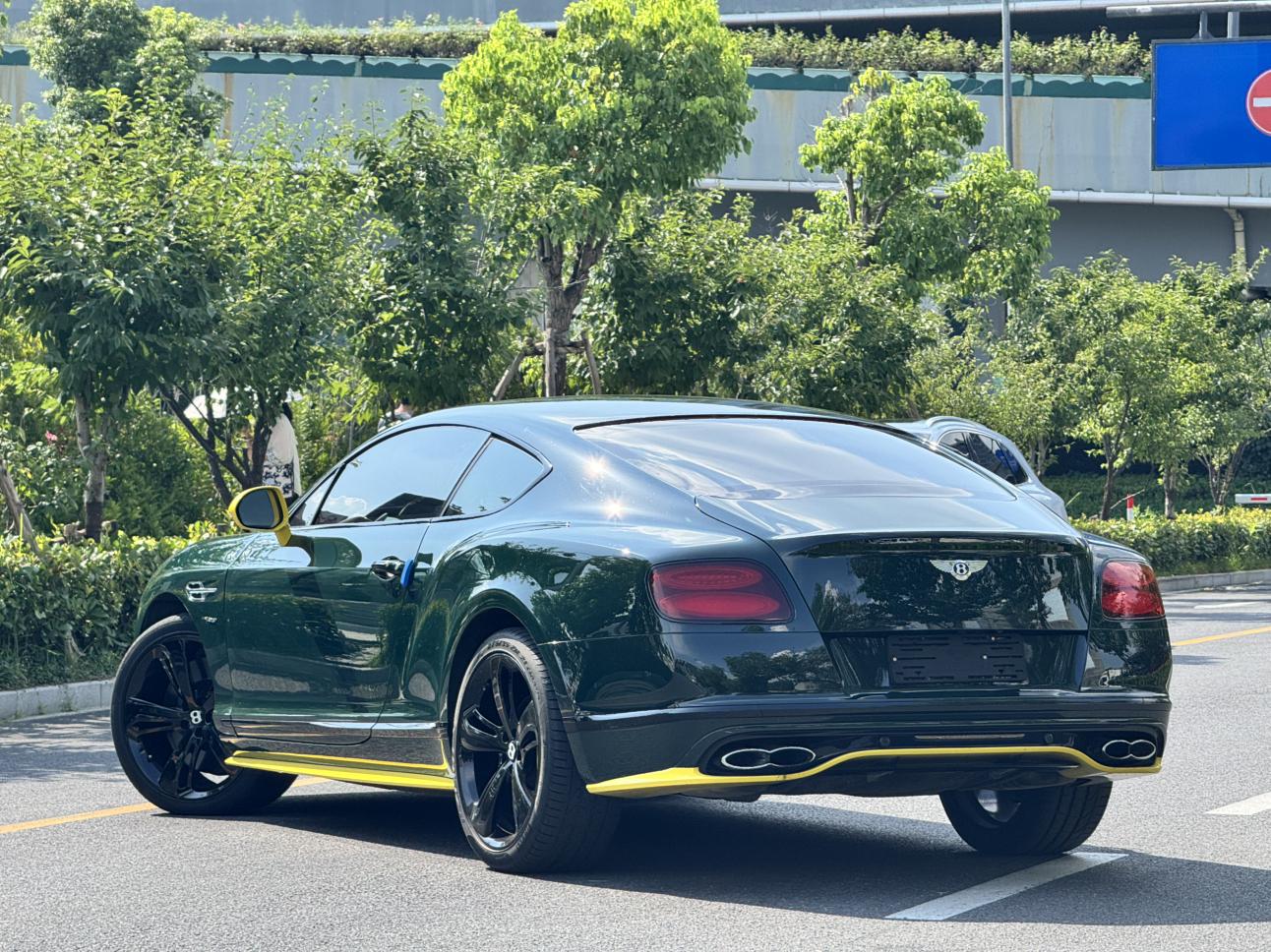 Bentley Ou Lu 2017 thumb 12