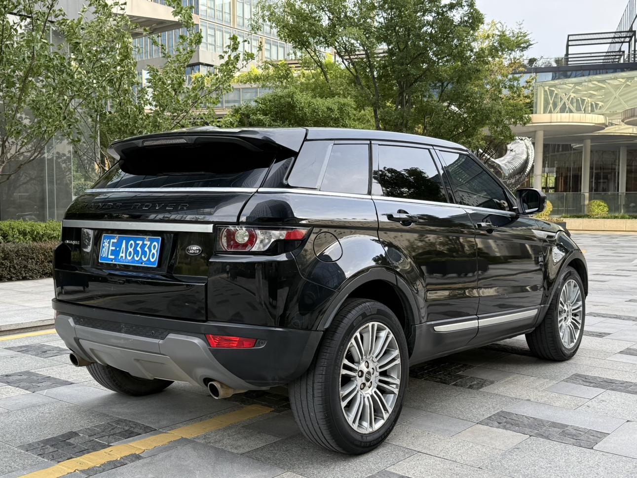 Land Rover Range Rover Velar 2012 thumb 4