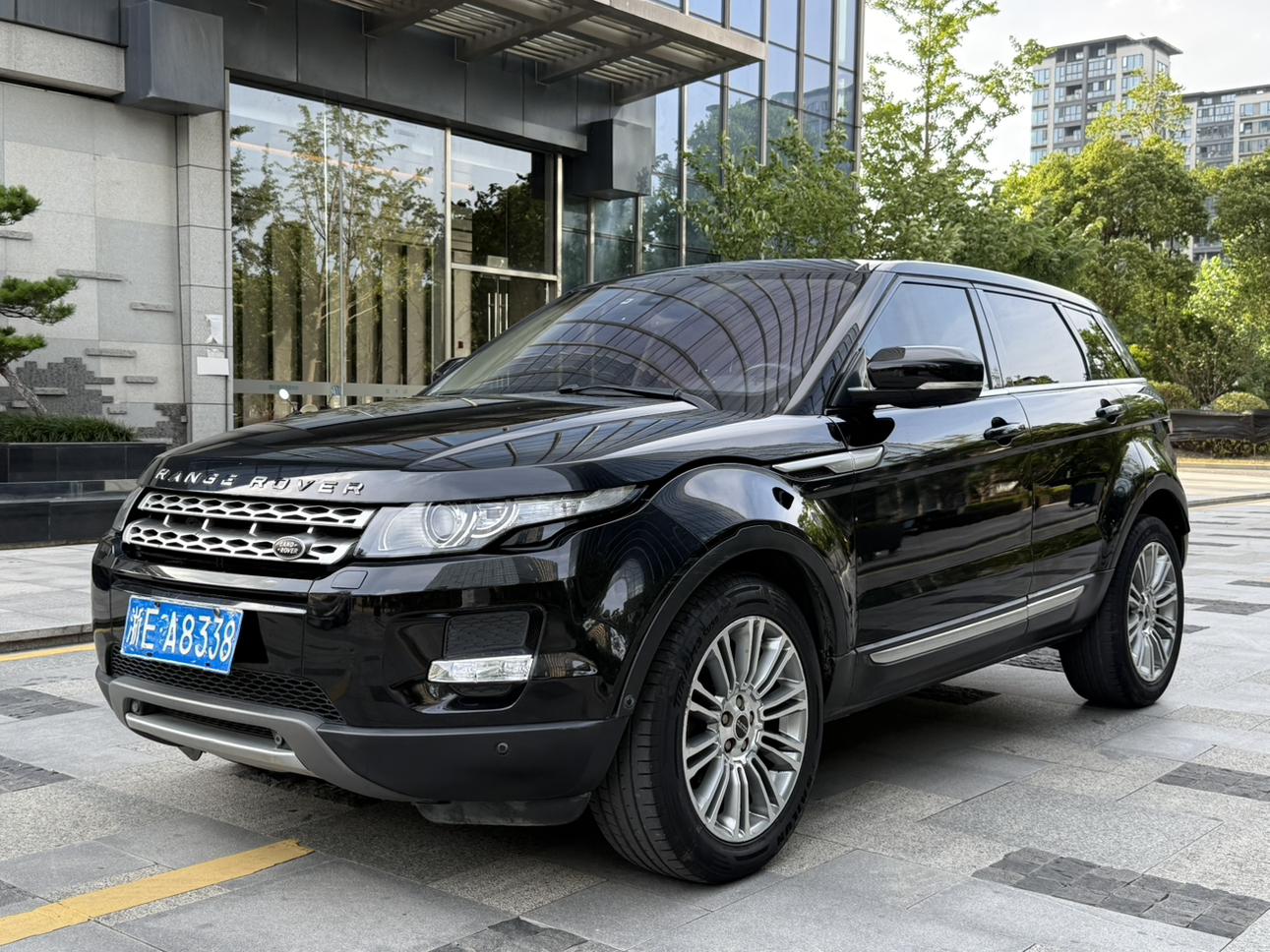 Land Rover Range Rover Velar 2012 thumb 8