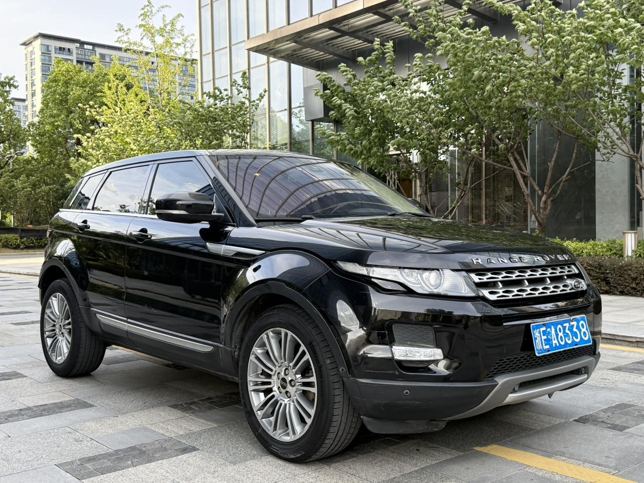 Land Rover Range Rover Velar 2012 thumb 10