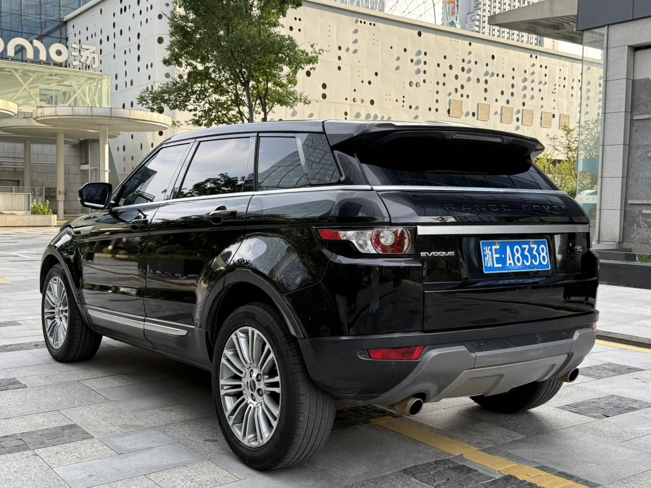 Land Rover Range Rover Velar 2012 thumb 11