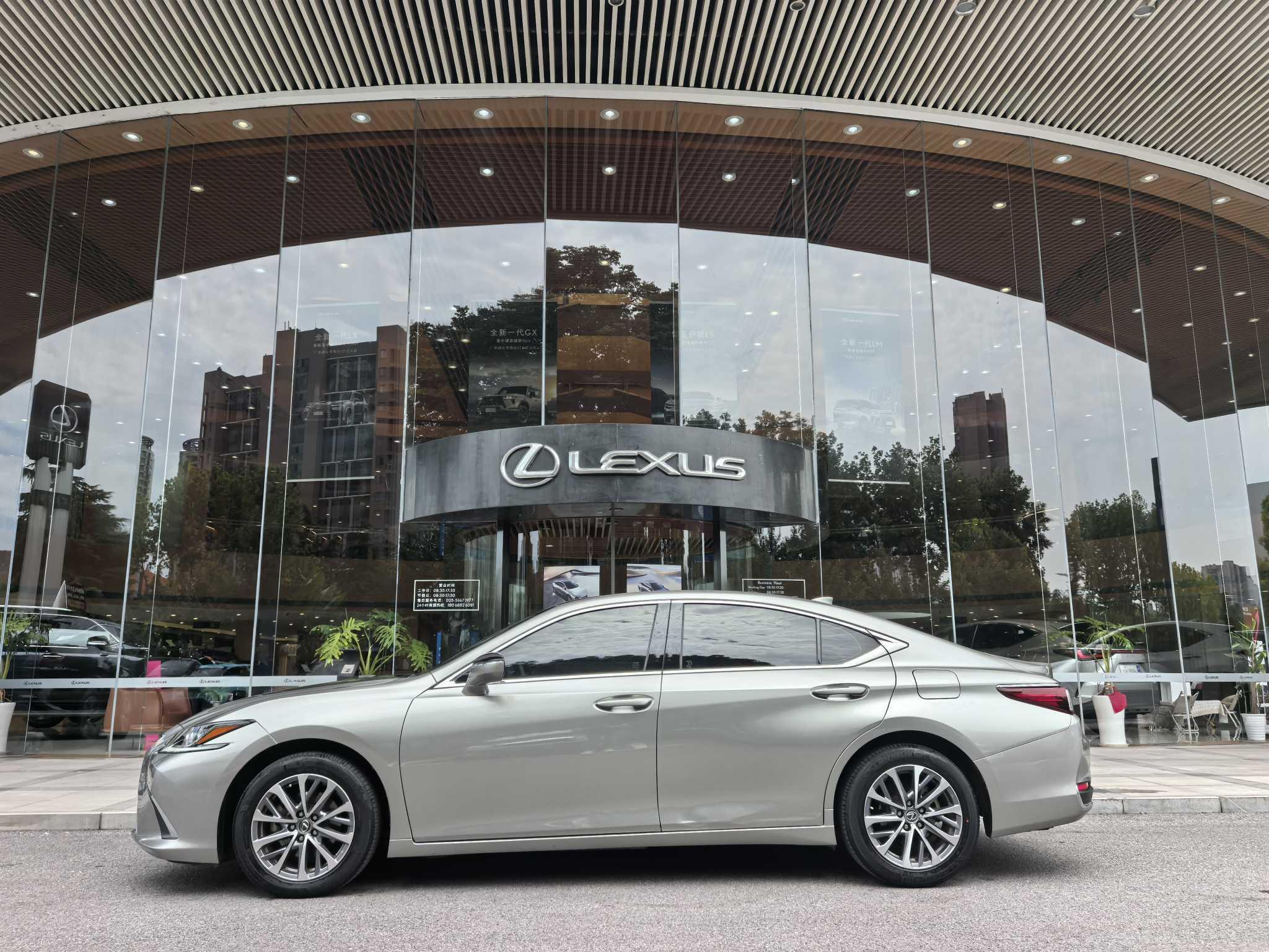 Lexus ES 2022 thumb 2