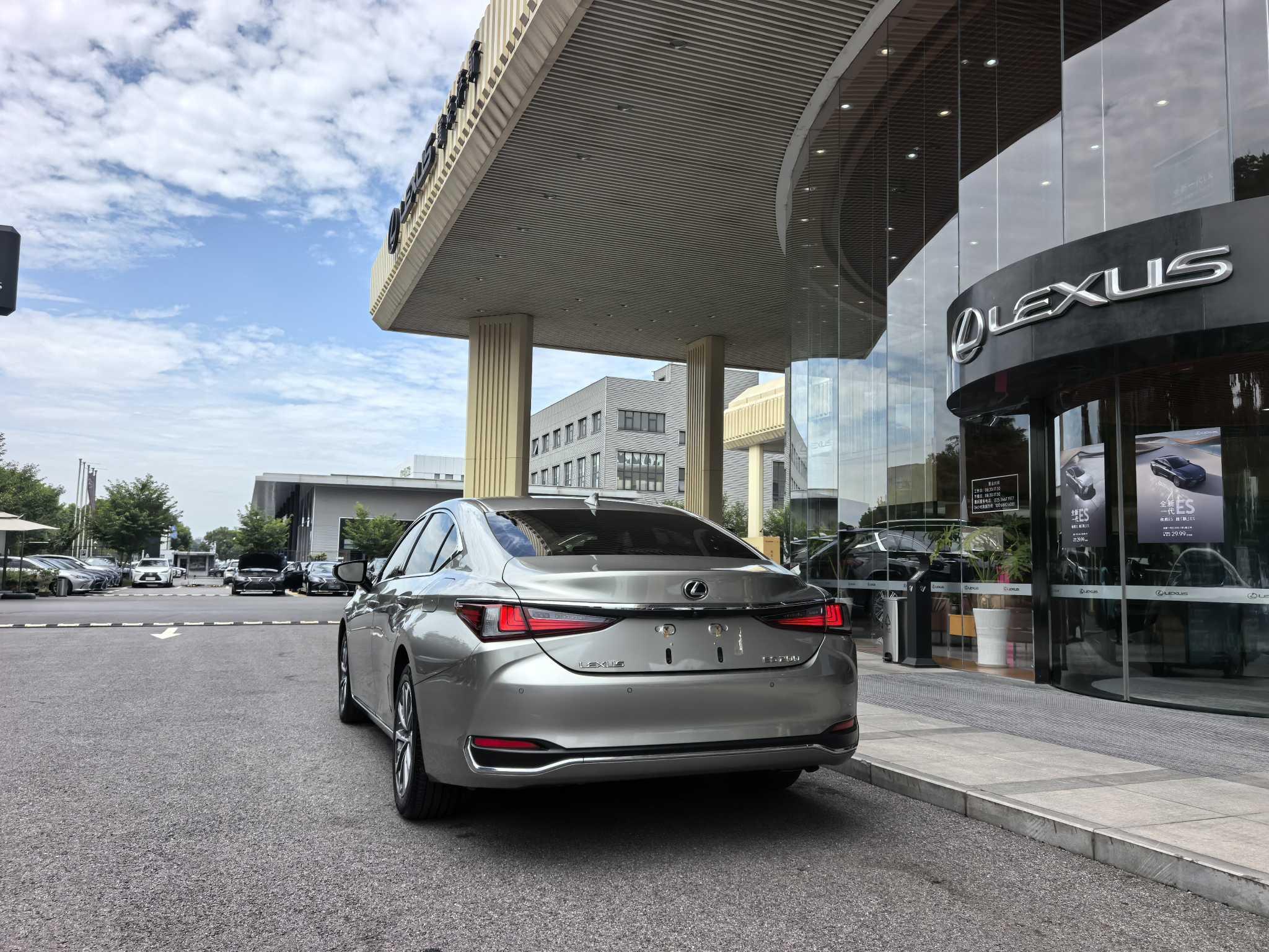 Lexus ES 2022 thumb 3