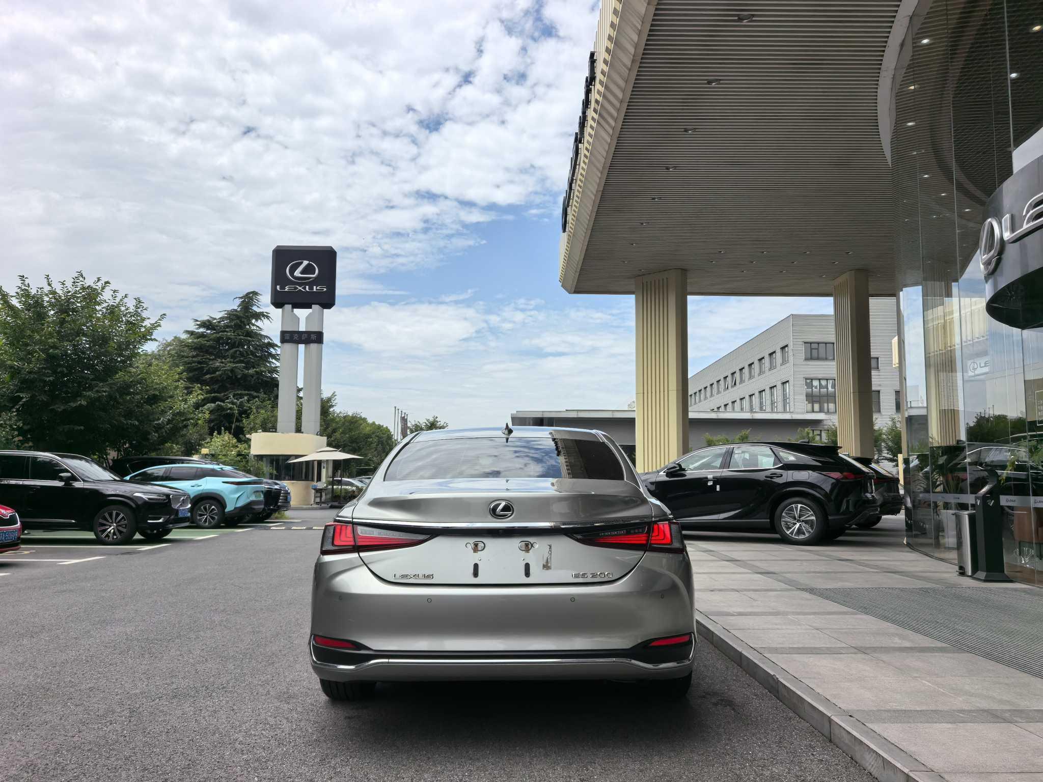 Lexus ES 2022 thumb 4