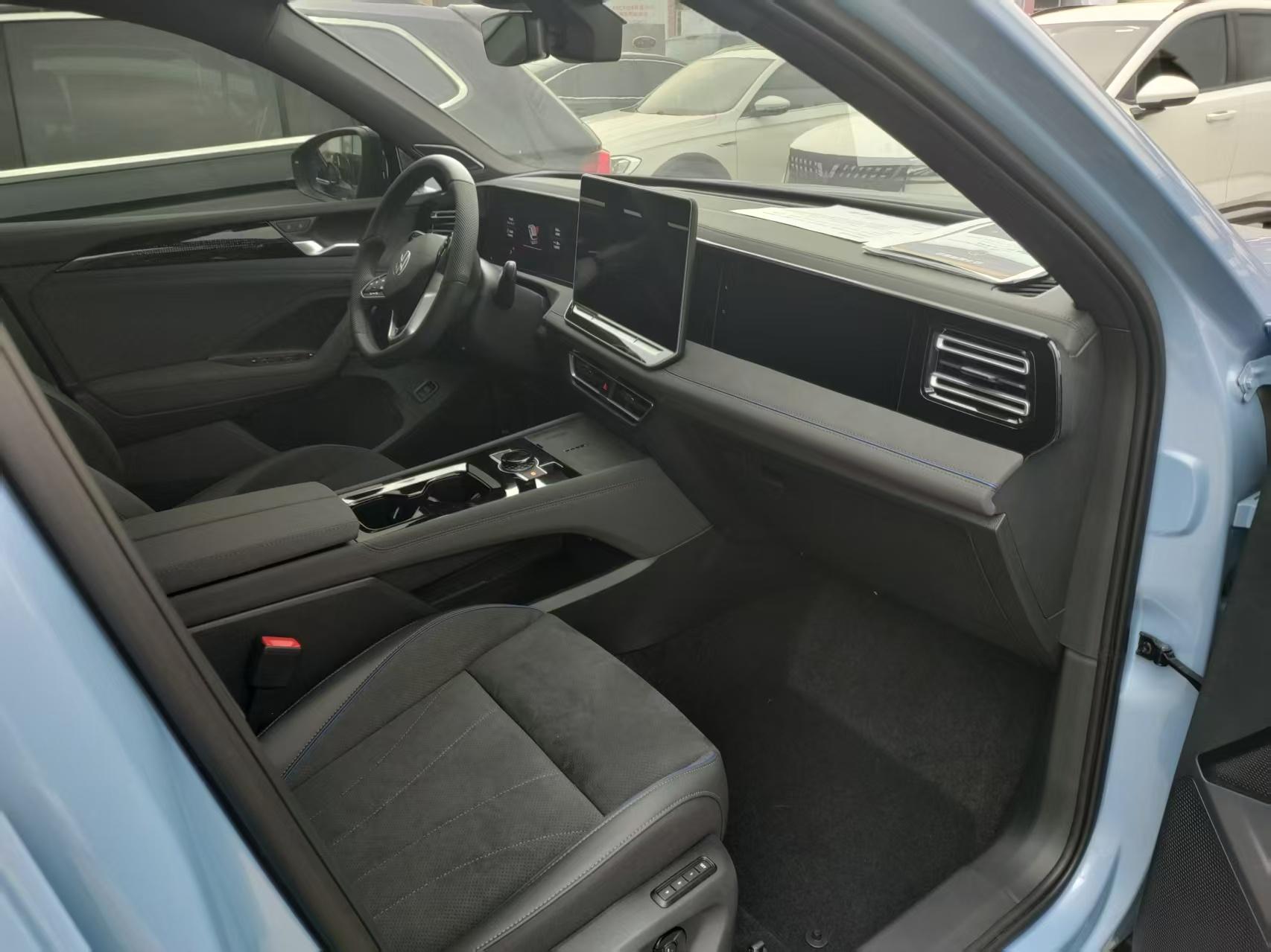 Volkswagen Tiguan 2025 thumb 3