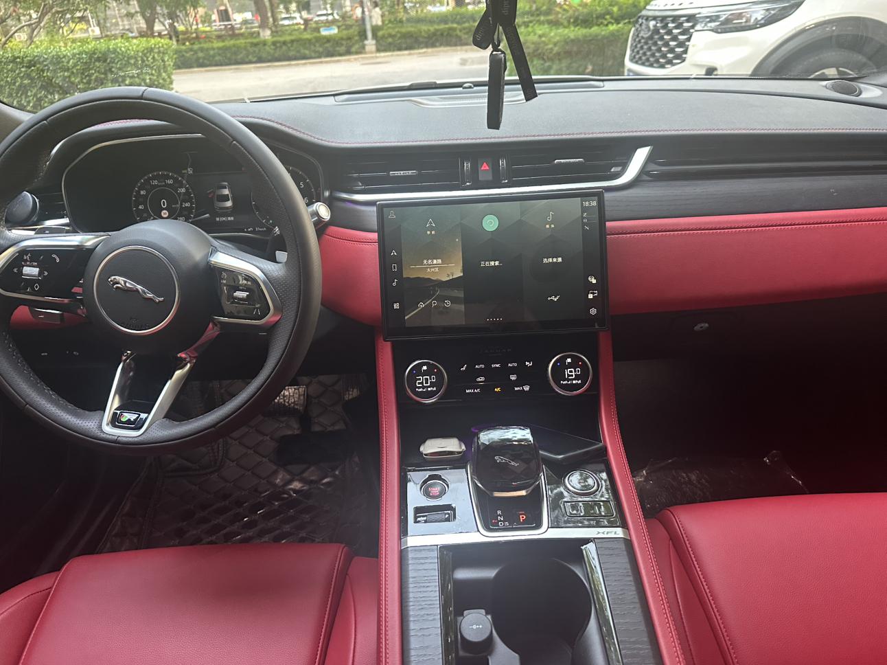 Jaguar XFL 2023 thumb 4