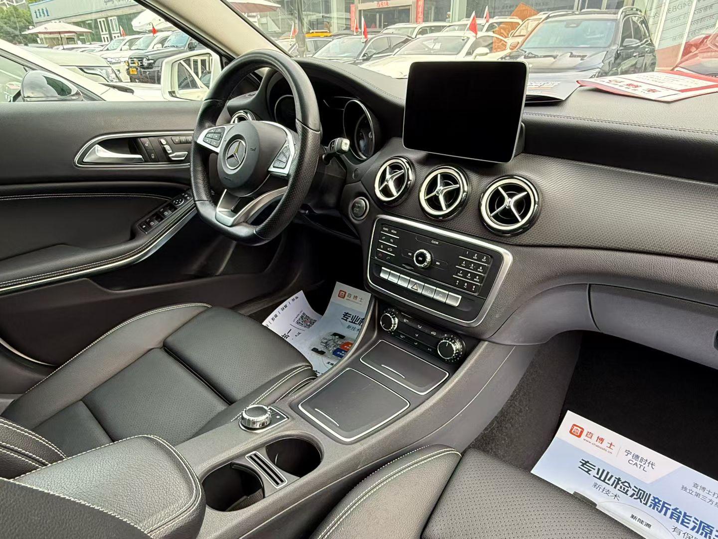 Mercedes-Benz GLA 2019 thumb 2