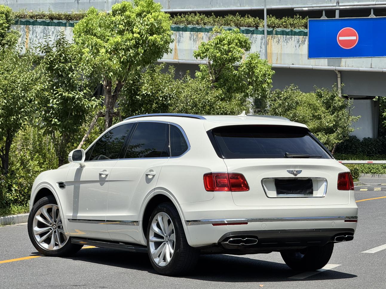 Bentley Tian Yue 2018 thumb 2
