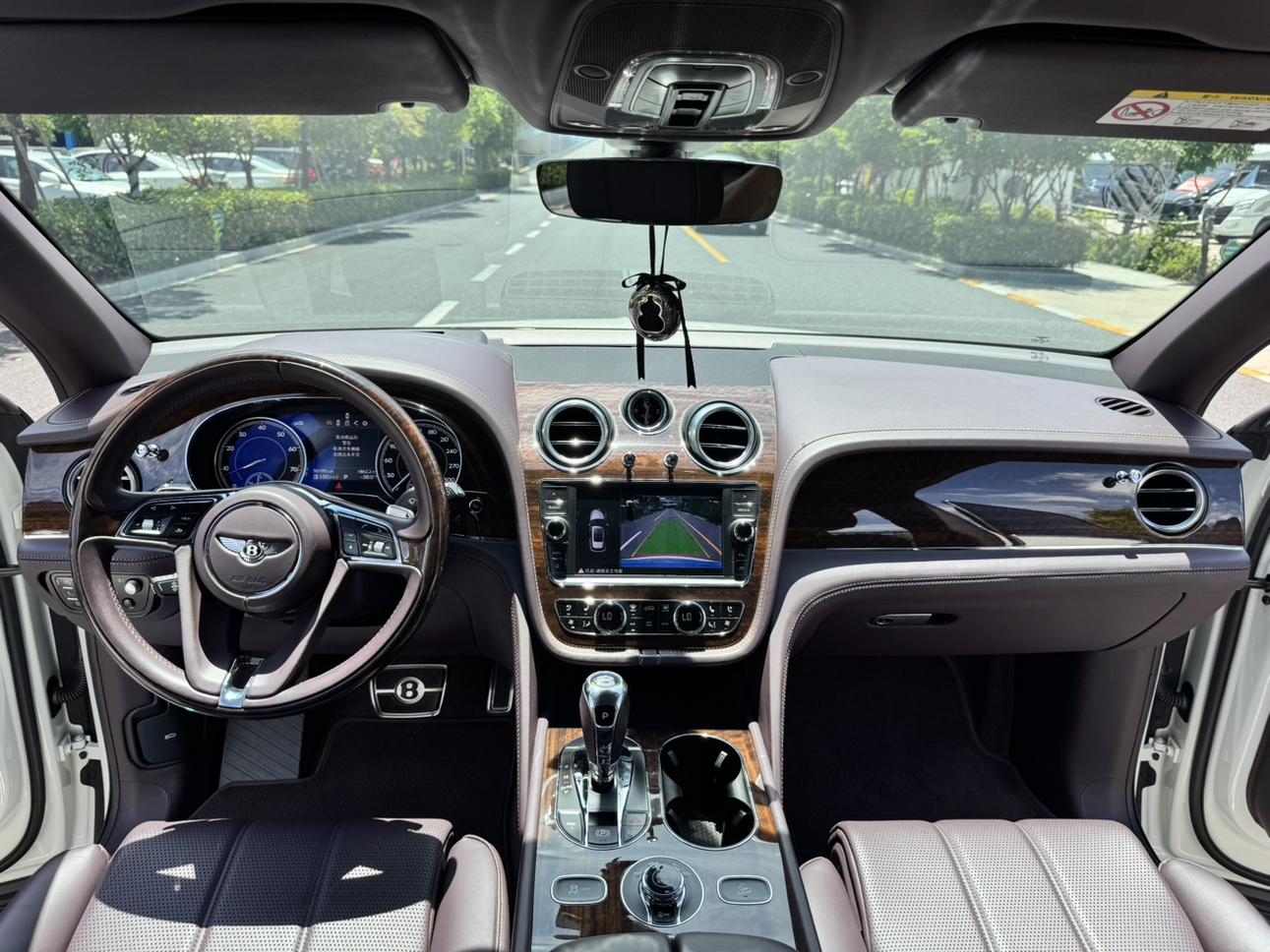 Bentley Tian Yue 2018 thumb 6