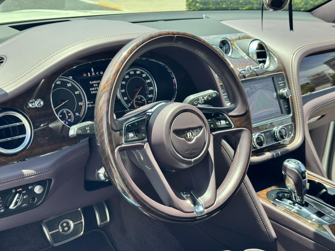 Bentley Tian Yue 2018 thumb 7