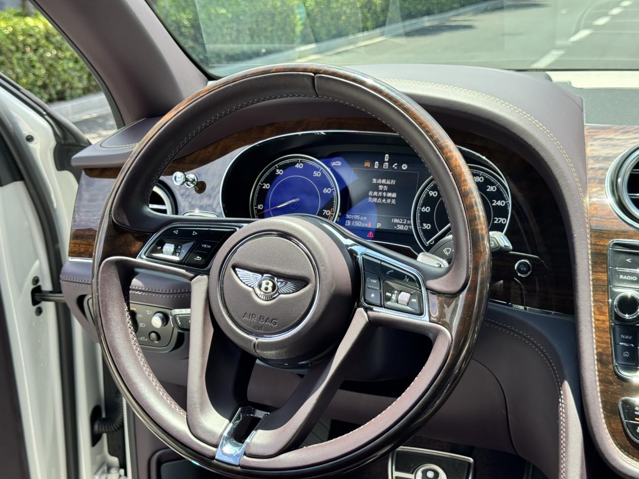Bentley Tian Yue 2018 thumb 8