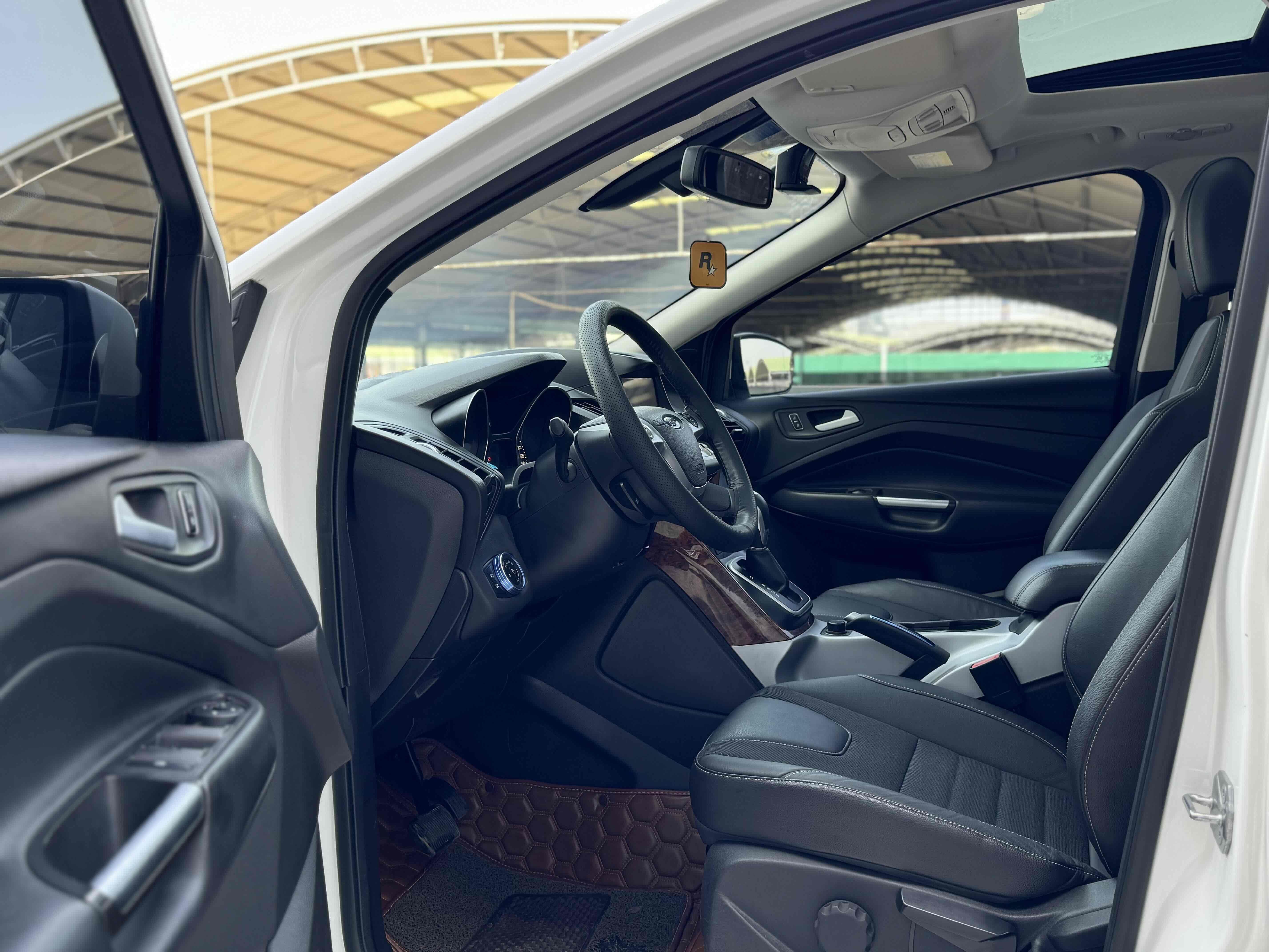 Ford Kuga 2015 thumb 7