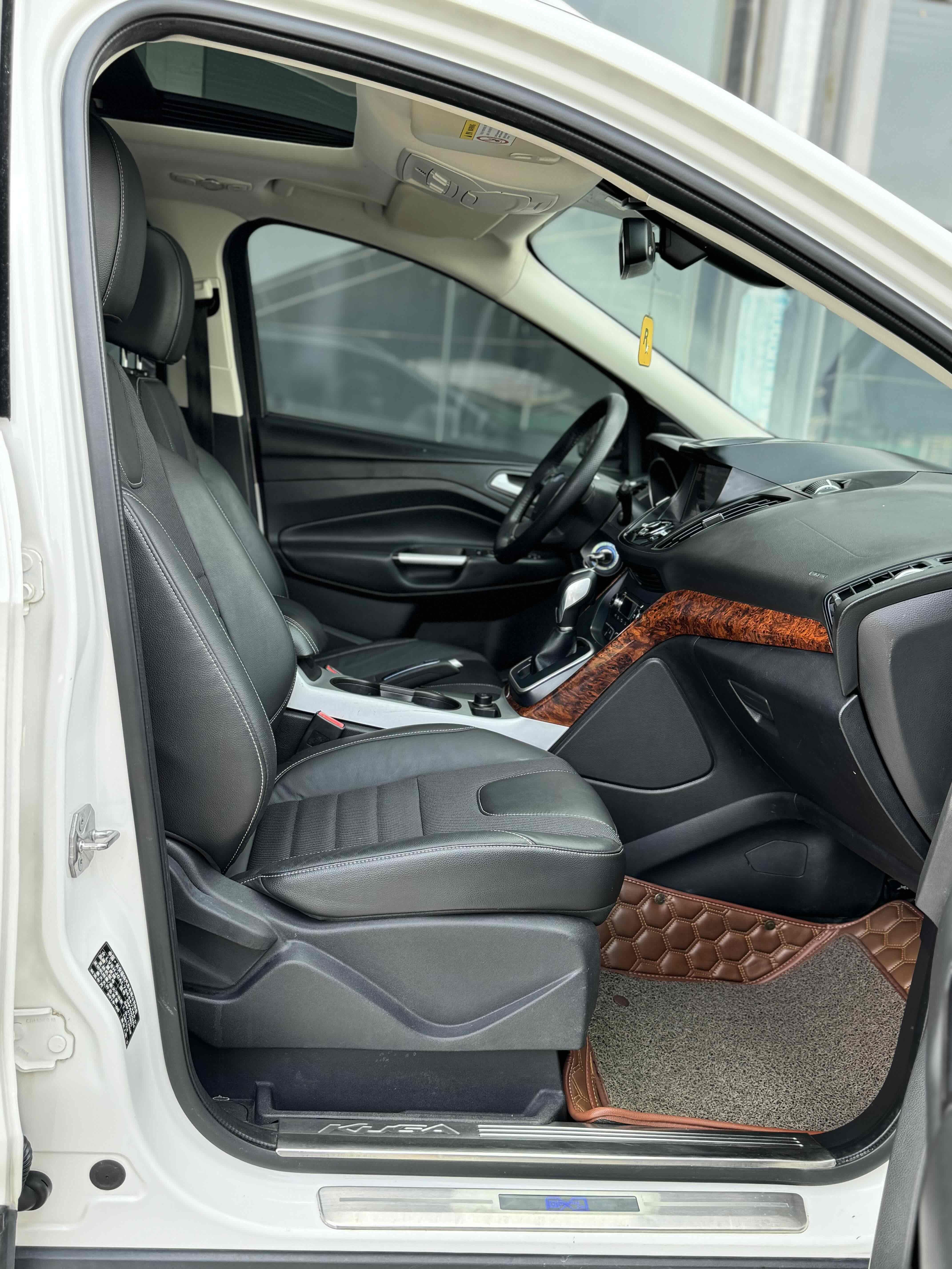 Ford Kuga 2015 thumb 8