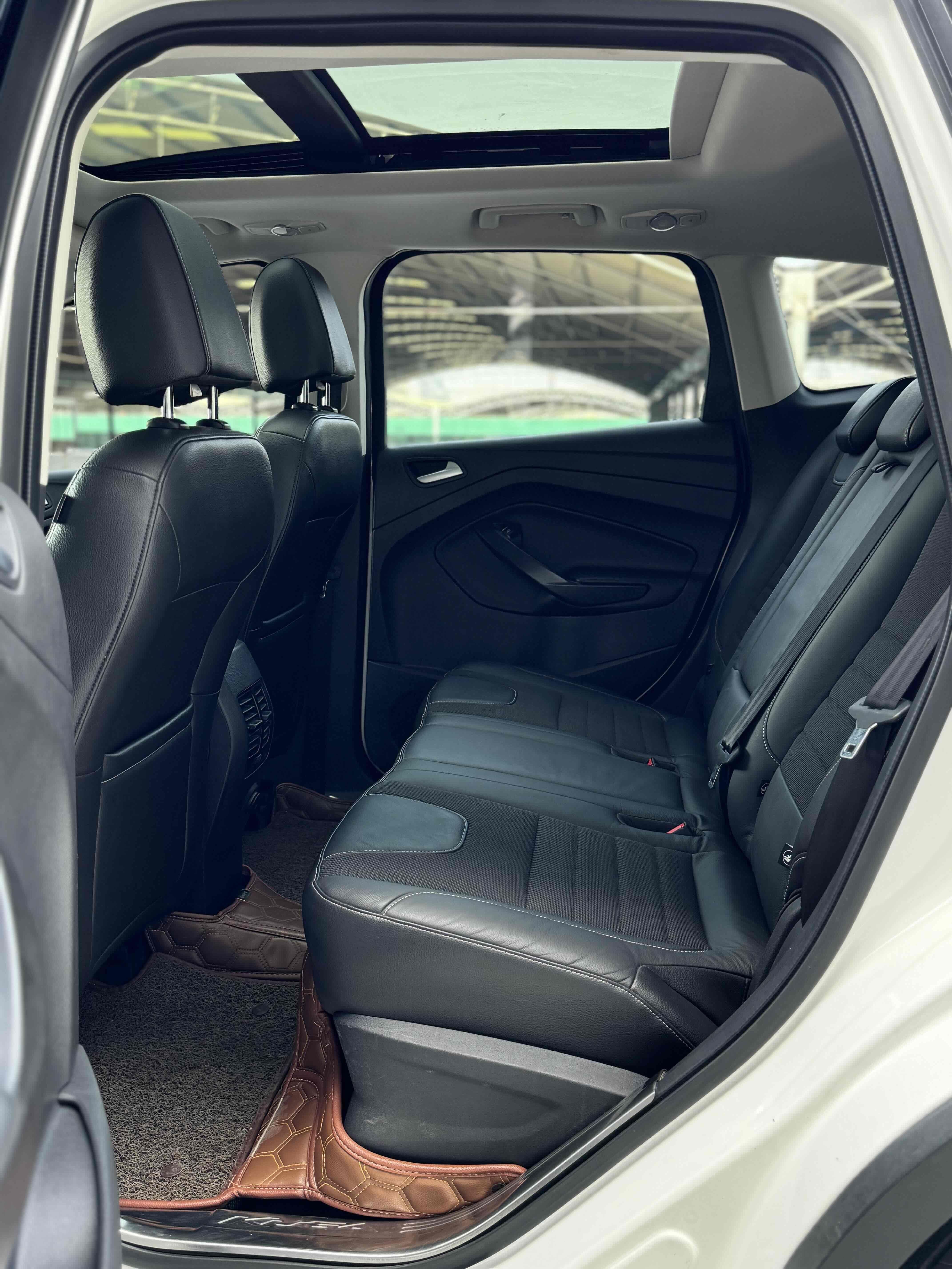 Ford Kuga 2015 thumb 9