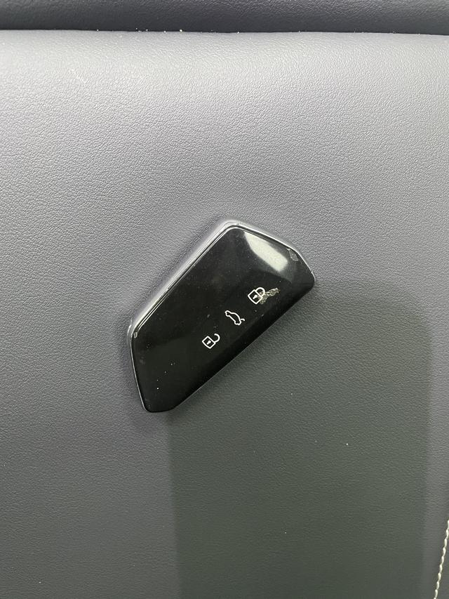 Volkswagen ID.4 2023 thumb 9
