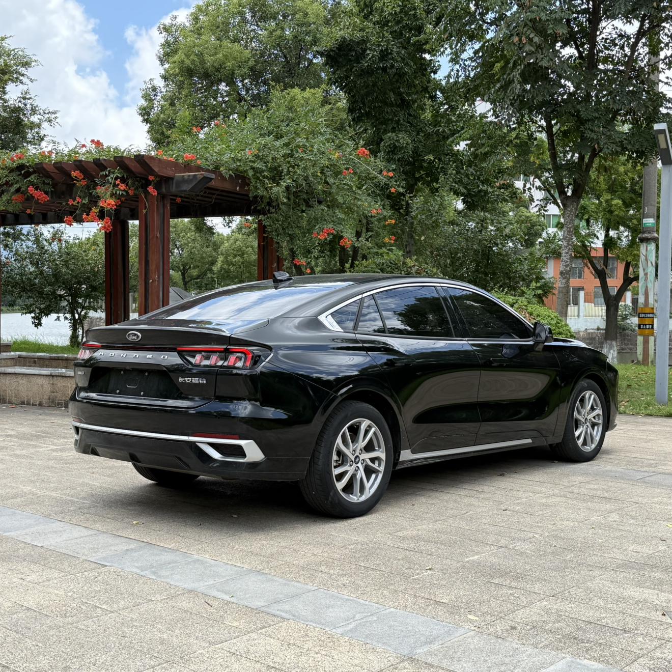 Ford Mondeo 2023 thumb 4