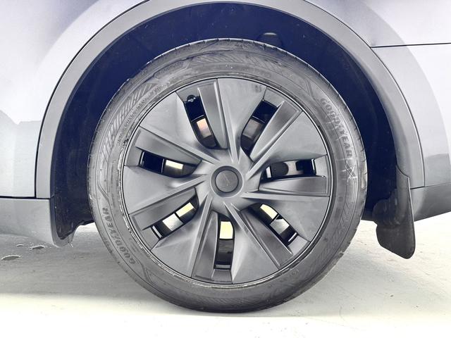 Tesla Model Y 2024 thumb 7