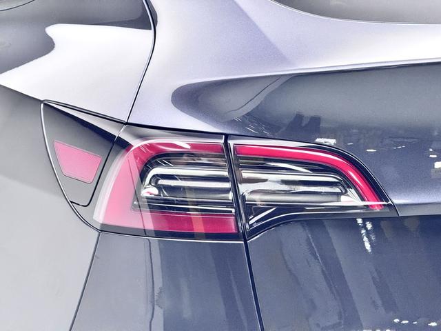 Tesla Model Y 2024 thumb 11
