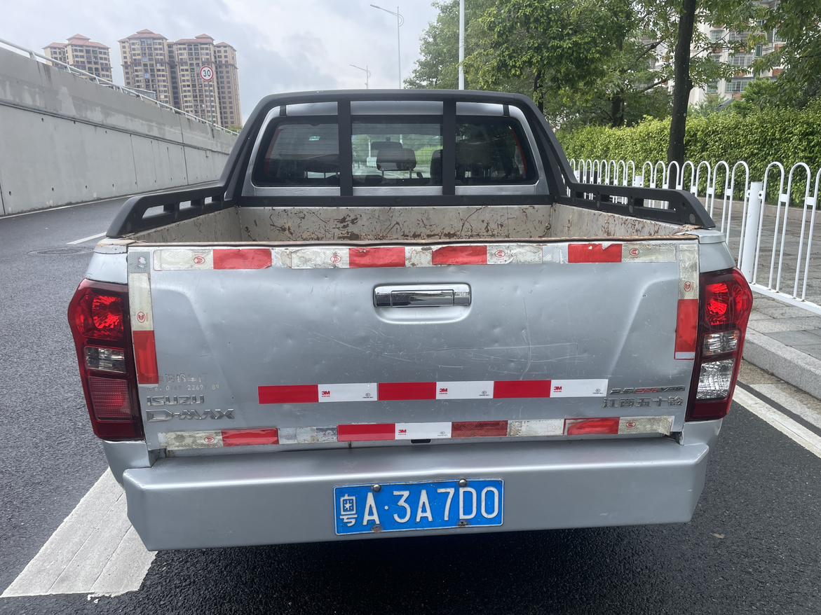 Isuzu D-Max 2015 thumb 4