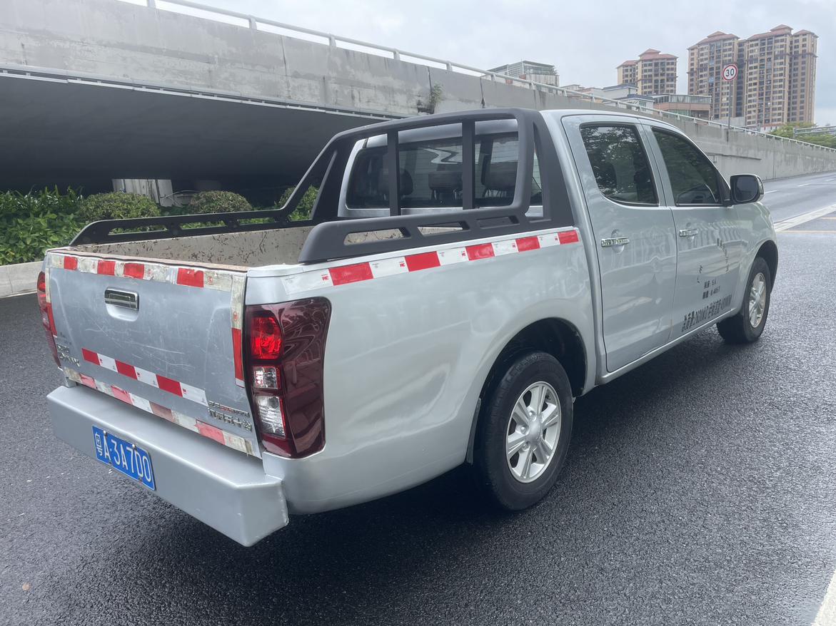 Isuzu D-Max 2015 thumb 5