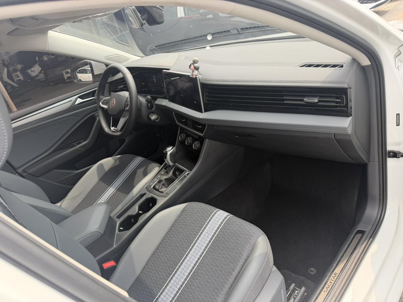 Volkswagen Sagitar 2024 thumb 5