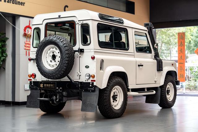 Land Rover Defender 2010 thumb 2