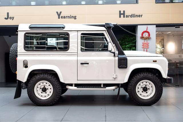 Land Rover Defender 2010 thumb 3