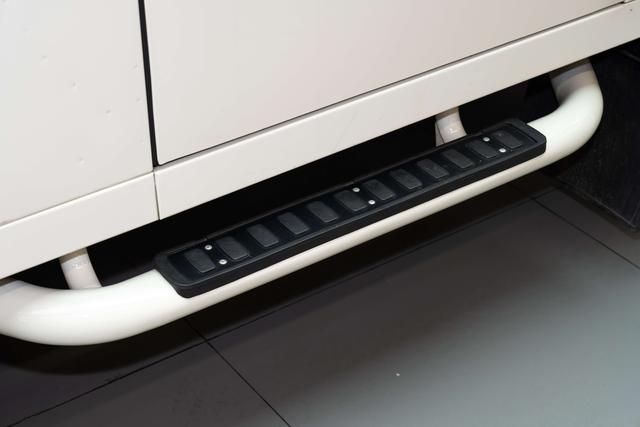 Land Rover Defender 2010 thumb 6