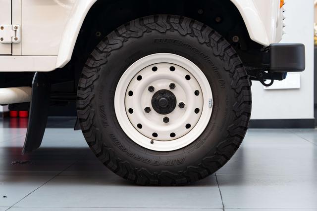 Land Rover Defender 2010 thumb 7