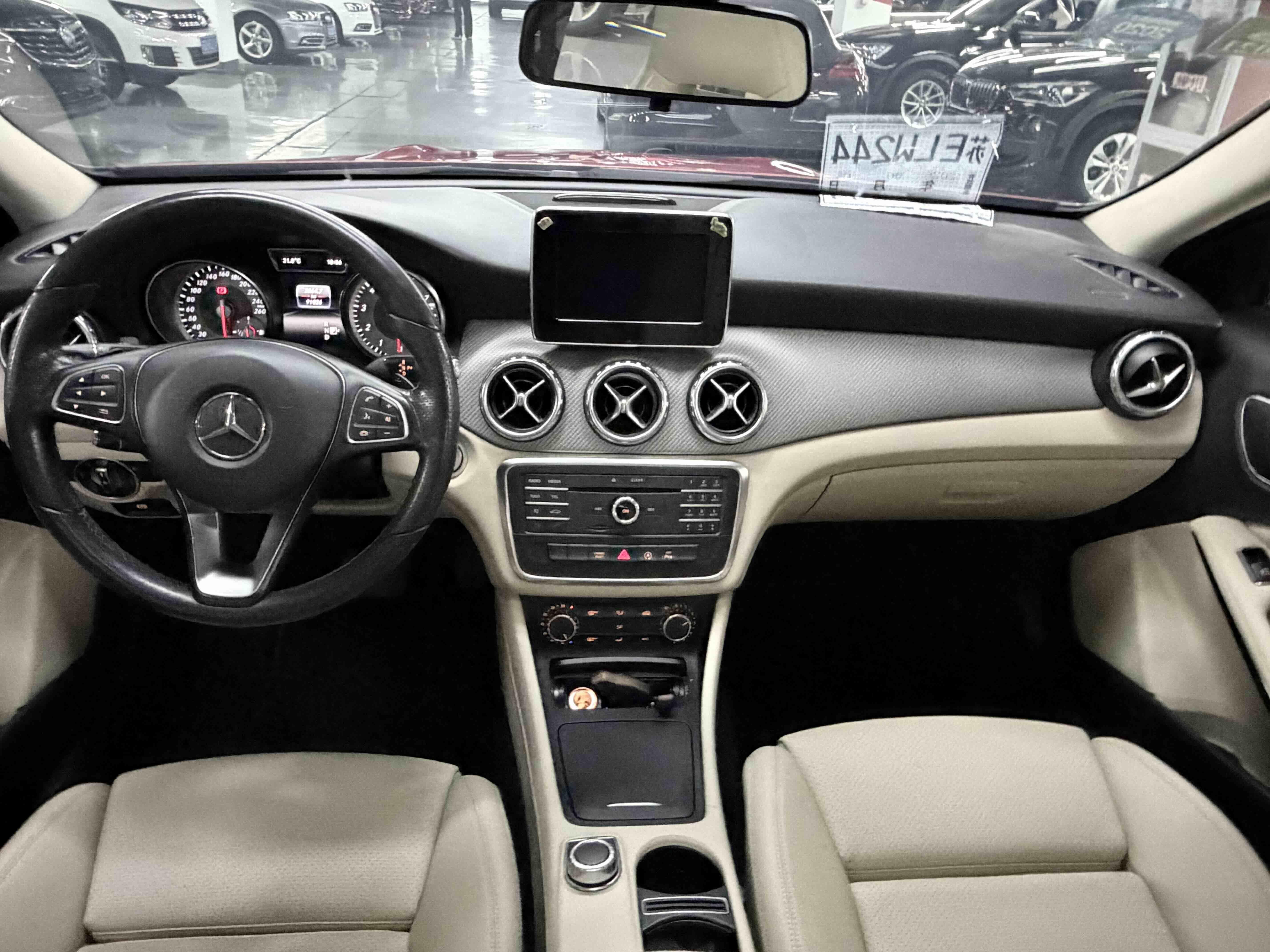 Mercedes-Benz GLA 2016 thumb 5