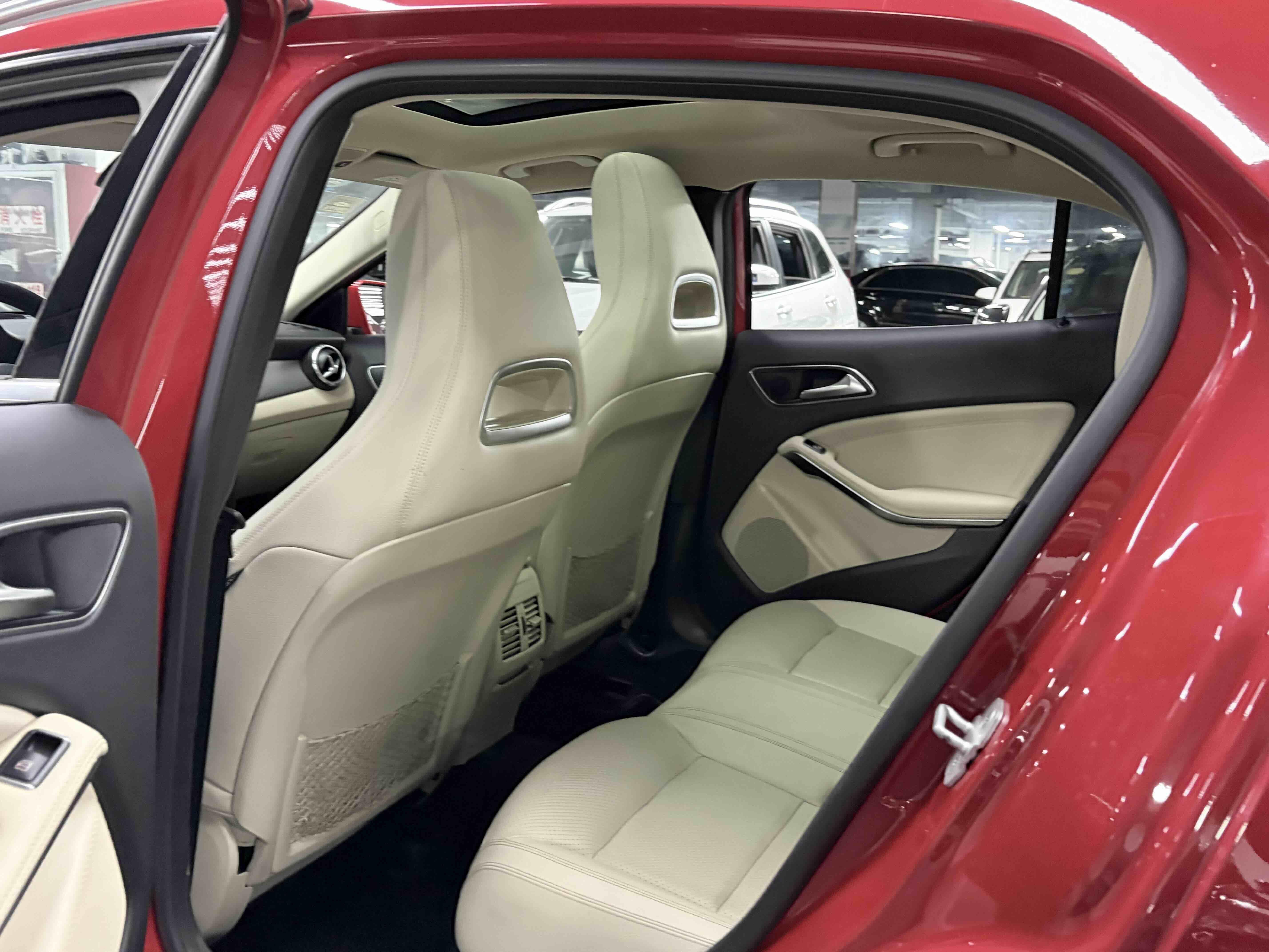 Mercedes-Benz GLA 2016 thumb 7