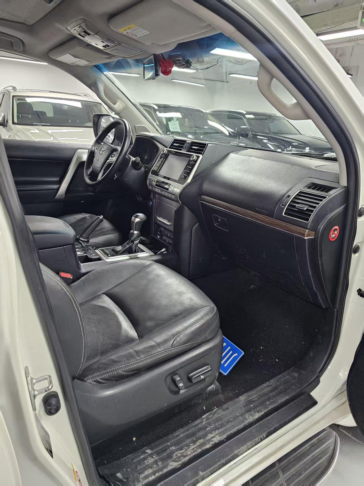 Toyota Land Cruiser Prado 2018 thumb 11